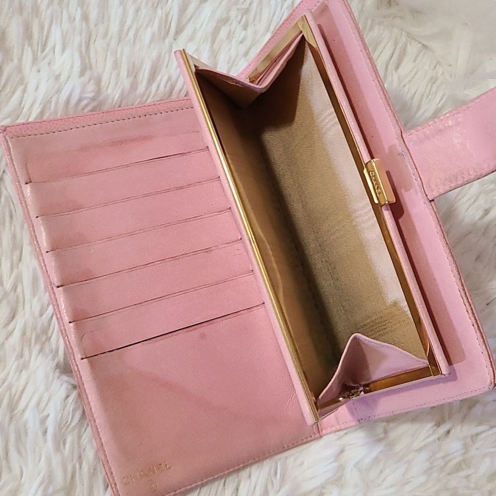 💯 Authentic Chanel Caviar Wallet 🍀 - Picture 7 of 15